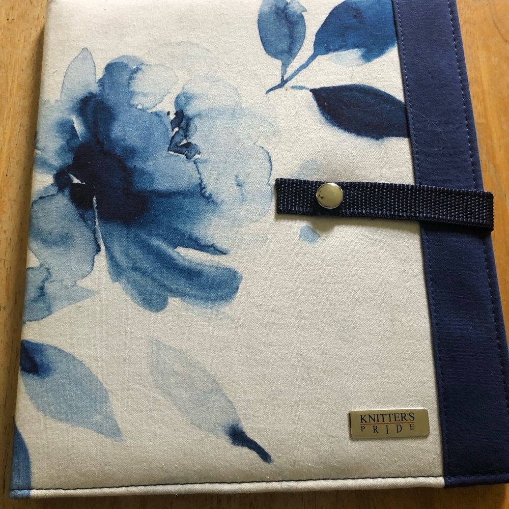 Knitting holder for patterns